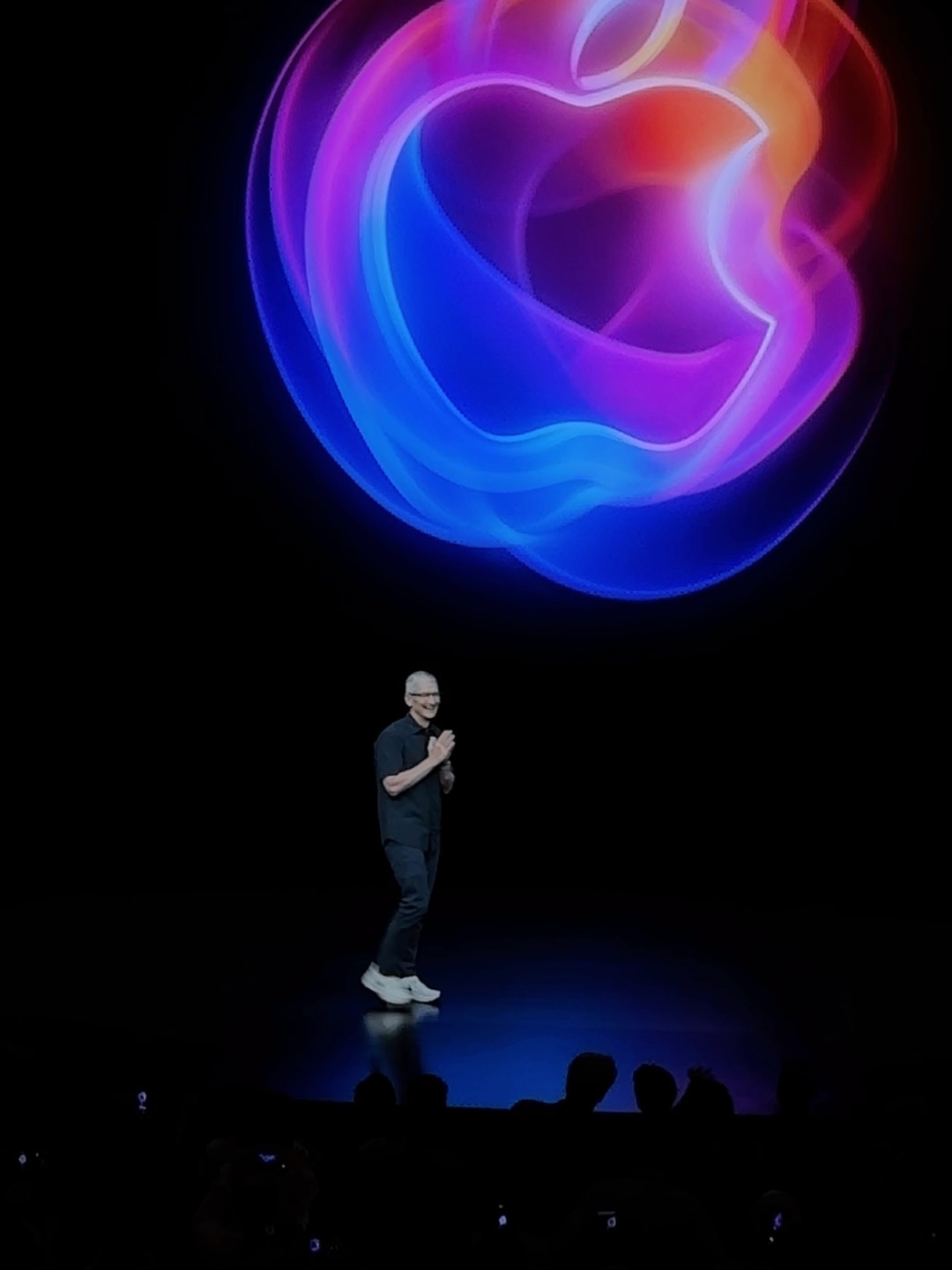 iPhone 16凌晨发布，配色好丑冲上热搜，网友吐槽“挤牙膏”