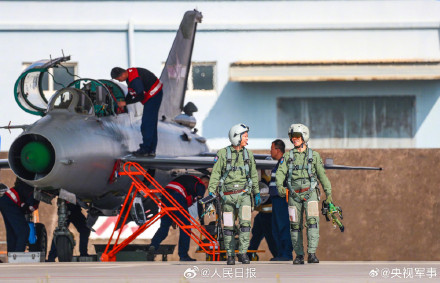 直击!空军实战化飞行训练高燃现场 直击!空军实战化飞行训练高燃现场