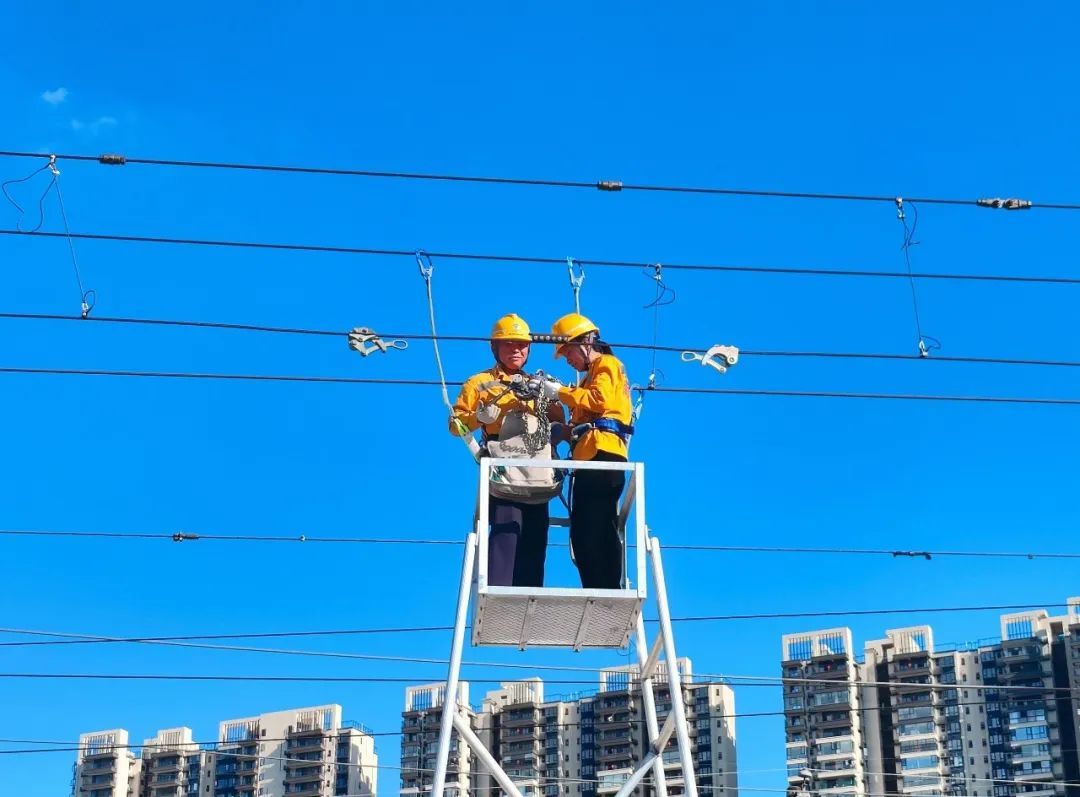 “00后”铁路女孩,英姿飒爽! “00后”铁路女孩,英姿飒爽!