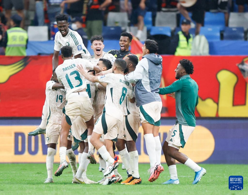 国足主场失好局，遭10人沙特“绝杀”