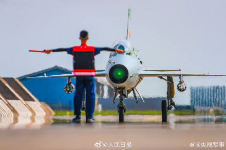 直击!空军实战化飞行训练高燃现场 直击!空军实战化飞行训练高燃现场