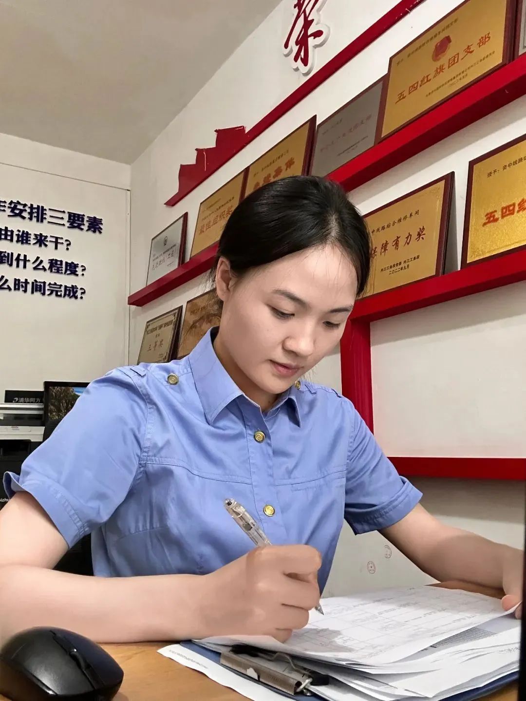 “00后”铁路女孩,英姿飒爽! “00后”铁路女孩,英姿飒爽!