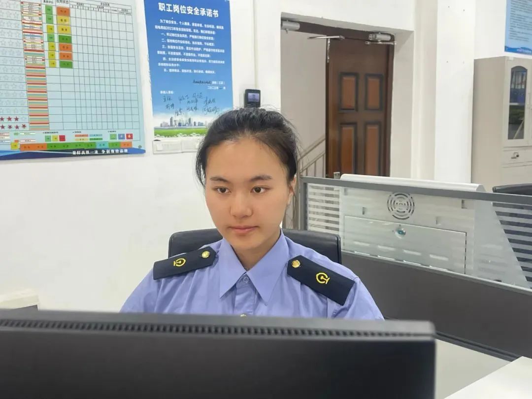 “00后”铁路女孩,英姿飒爽! “00后”铁路女孩,英姿飒爽!