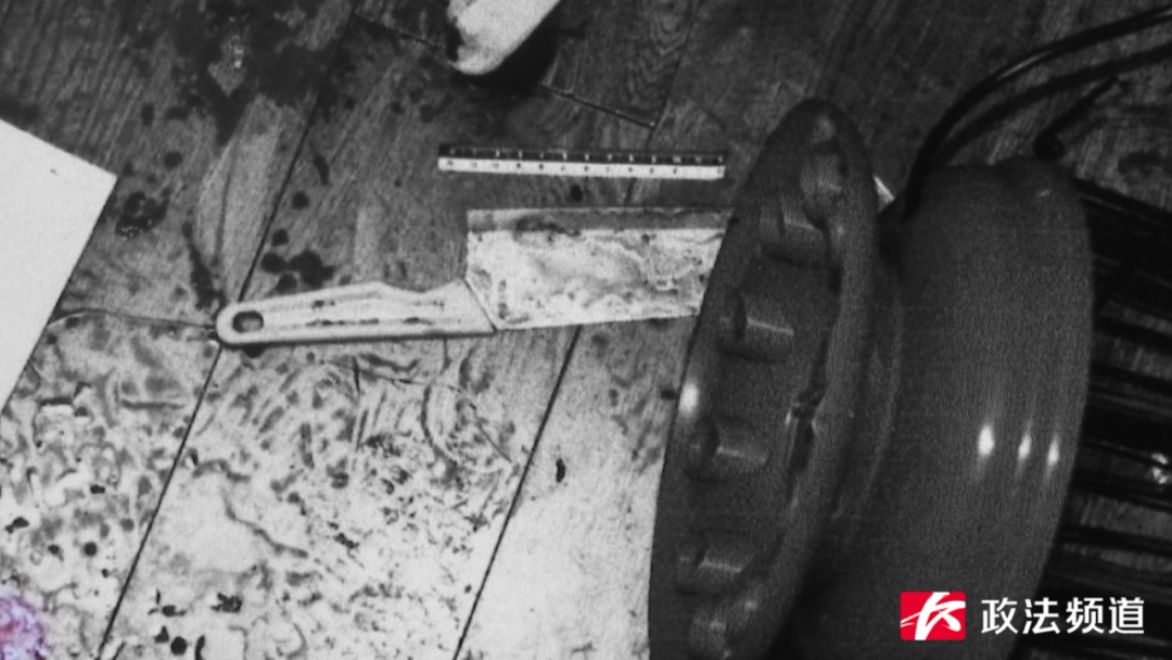 男子解锁入室持刀威胁前女友，警方破门救人