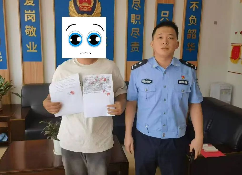 男子骑摩托车翘头炫技，突然失控！路人头骨骨折