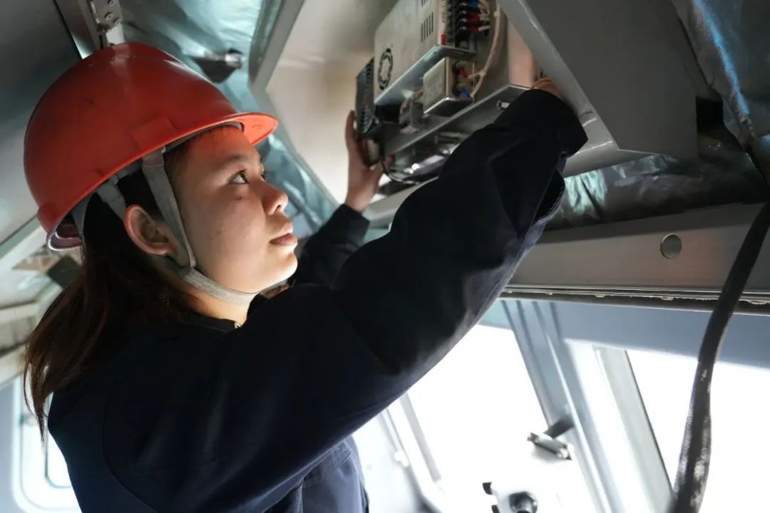 “00后”铁路女孩,英姿飒爽! “00后”铁路女孩,英姿飒爽!