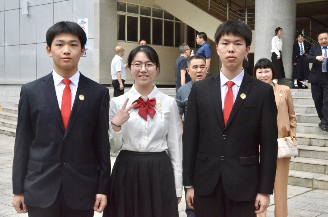 从小学同窗到大学，这3名湖南学子一起考上北大！