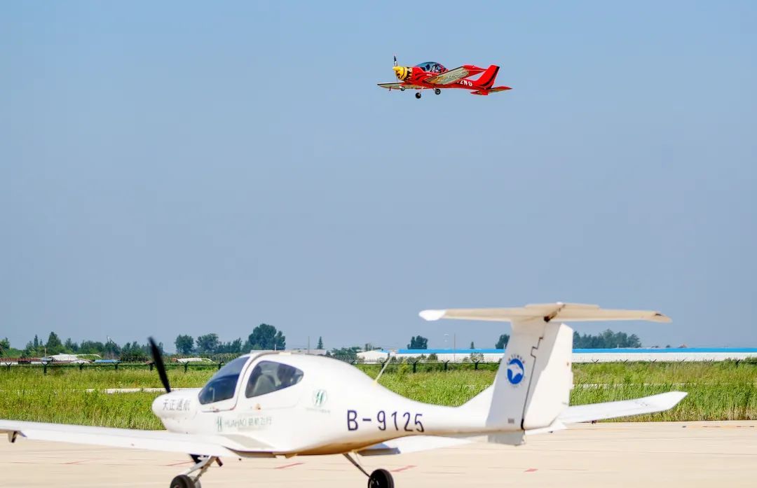 人在长城上，冰咖啡5分钟就能送达？