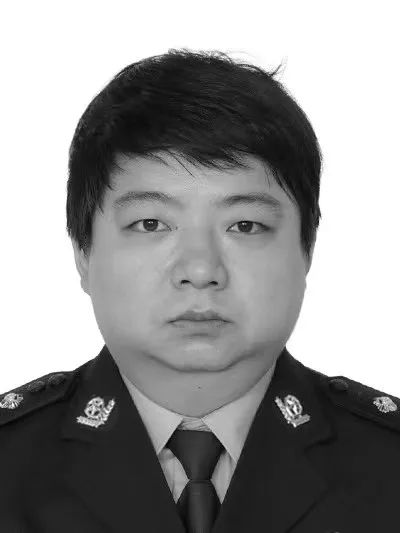 38岁民警因公牺牲，上周末刚给儿子过了生日……