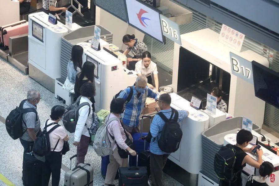 事发上海虹桥机场！系统疑似崩溃？网友吐槽要排队1小时…最新回应→