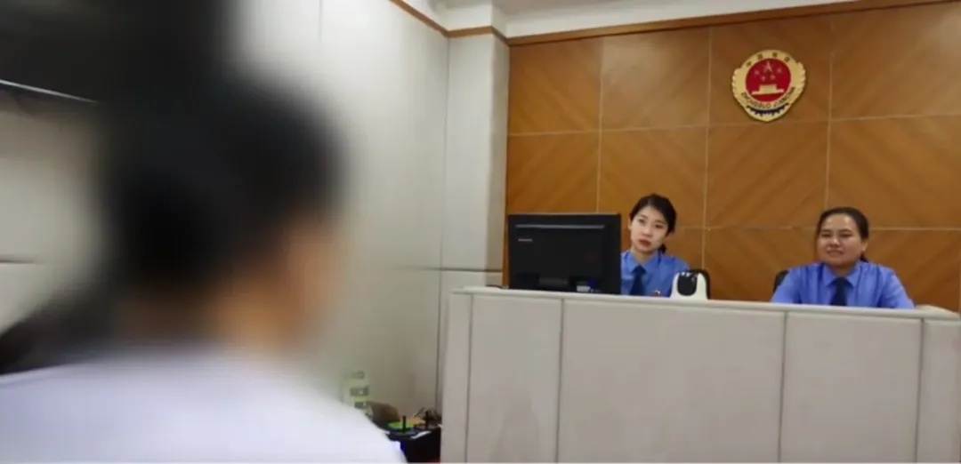 网恋4年女友，竟是已婚发小？