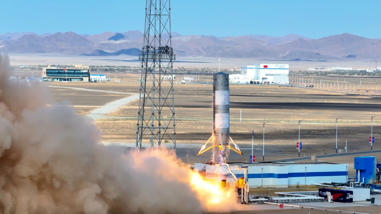 朱雀三号可回收火箭完成10公里级垂直起降飞行试验 朱雀三号可回收火箭完成10公里级垂直起降飞行试验