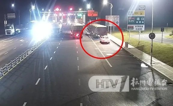 杭州司机接到一跨市大单，包裹里竟装了14.5万元现金！细心的他报警了……