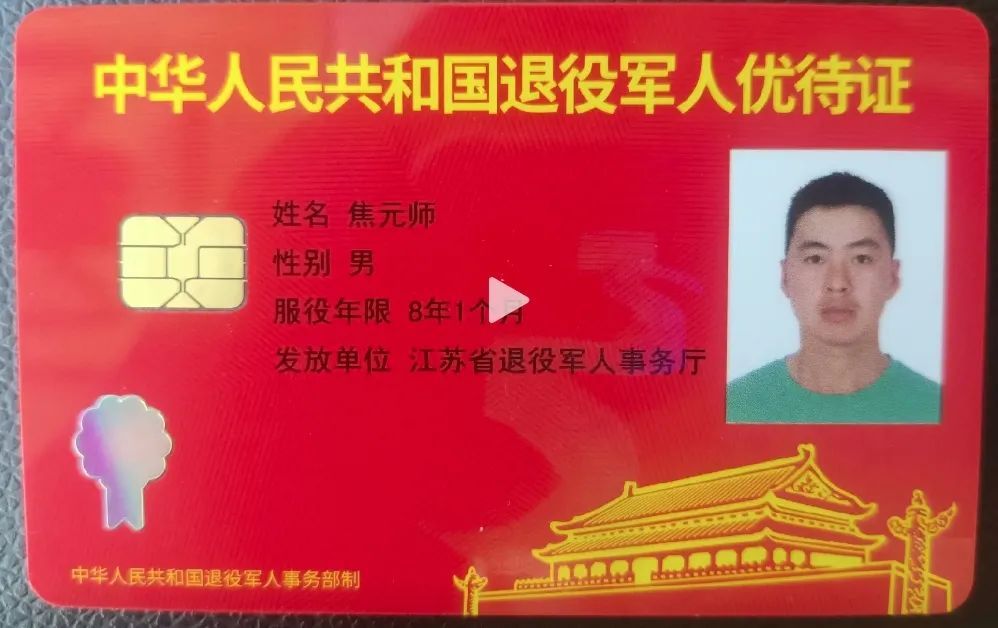 苏州持勺斗嫌犯退伍兵拟被认定见义勇为，全网寻找的碎花裙美女能被认定吗？专家解读