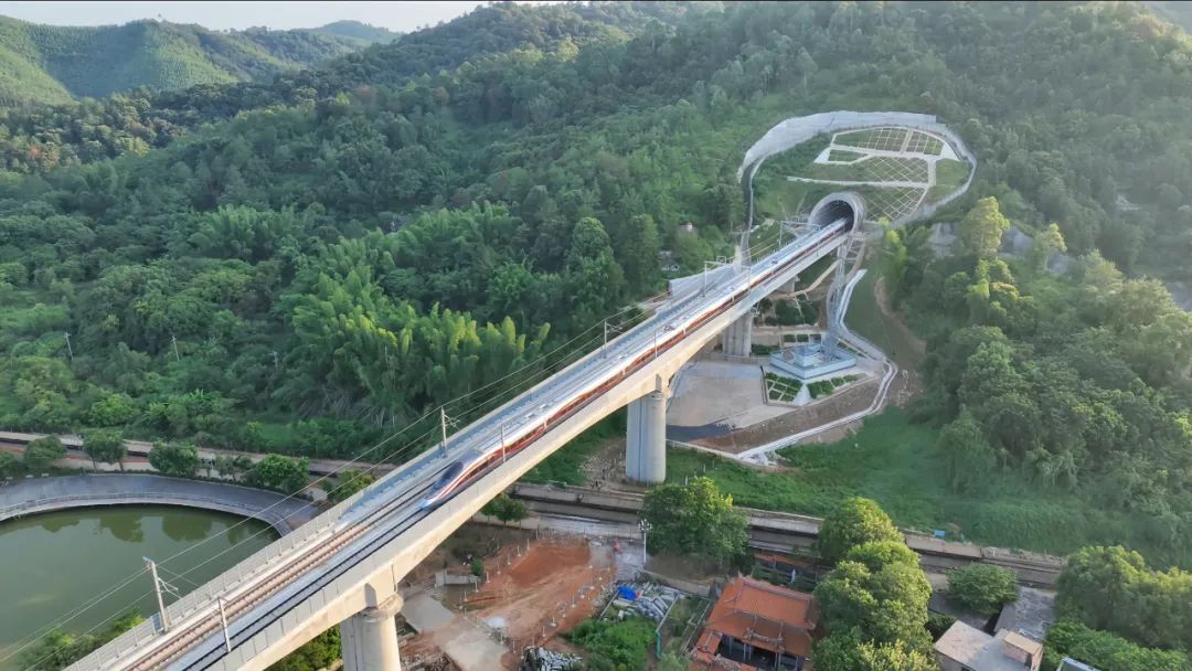 龙龙高铁梅龙段今日开始售票