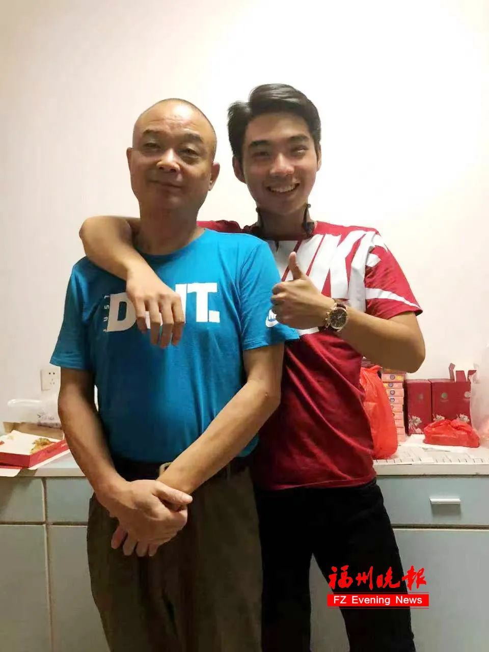 河边有人呼救，64岁老人跳了下去！