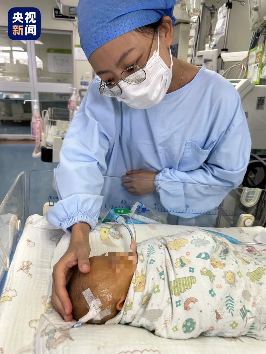 女婴出生仅8两重！妈妈的手写信看哭网友