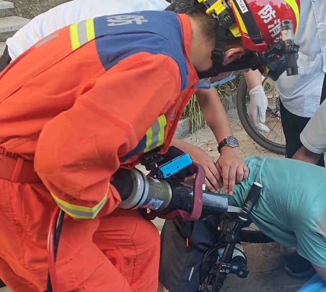 车把手插入男孩腹部!利器贯穿伤急救“5要点”要记牢 车把手插入男孩腹部!利器贯穿伤急救“5要点”要记牢