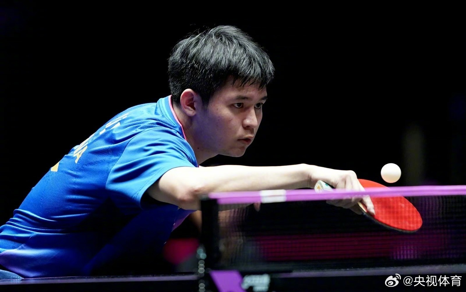 林诗栋首胜张本智和 晋级WTT澳门冠军赛男单8强