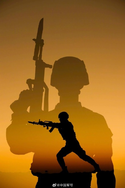 大漠里的练兵剪影绝了 大漠里的练兵剪影绝了