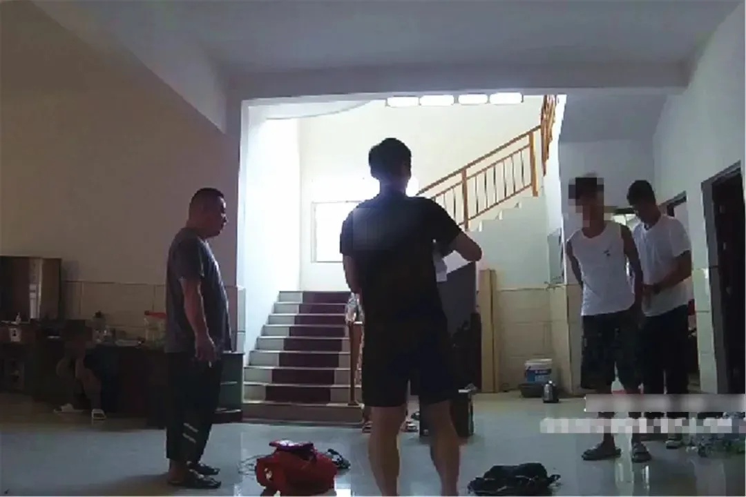 看！这就是“美女姐姐”的真面目！