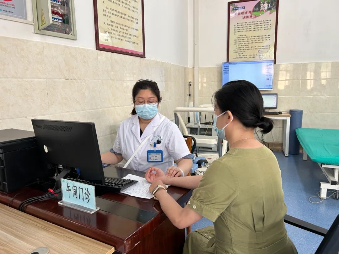 早上空腹喝水，腹泻还伤身？很多人喝错了