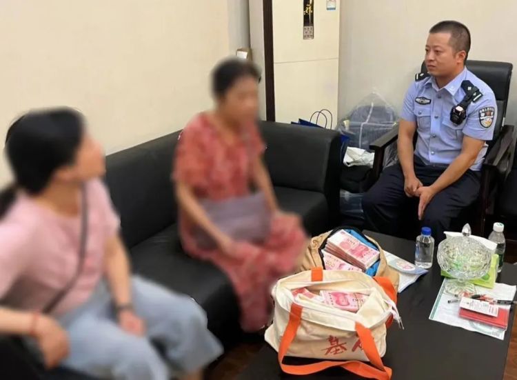 成都一阿姨遭遇“冒充公检法”诈骗,警方上门止损保住57万养老钱 成都一阿姨遭遇“冒充公检法”诈骗,警方上门止损保住57万养老钱