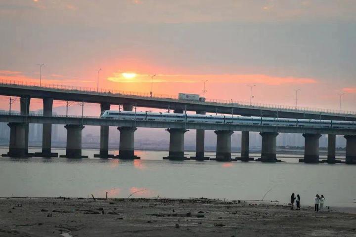 拉风又出片!这些打卡点能拍到绝美高铁风光 拉风又出片!这些打卡点能拍到绝美高铁风光