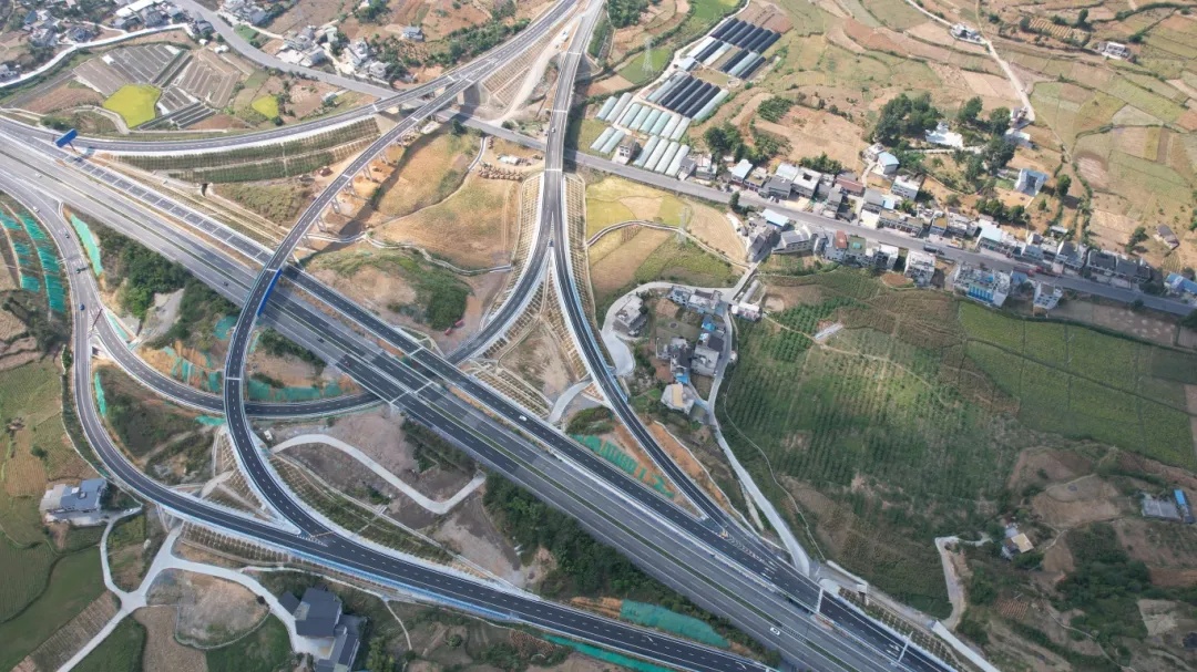 2小时→45分钟!贵州这条高速公路今天通车 2小时→45分钟!贵州这条高速公路今天通车