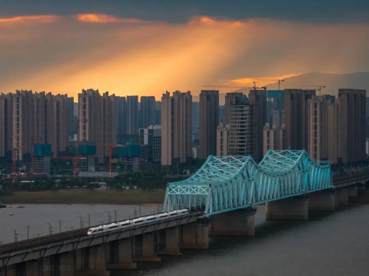 拉风又出片!这些打卡点能拍到绝美高铁风光 拉风又出片!这些打卡点能拍到绝美高铁风光