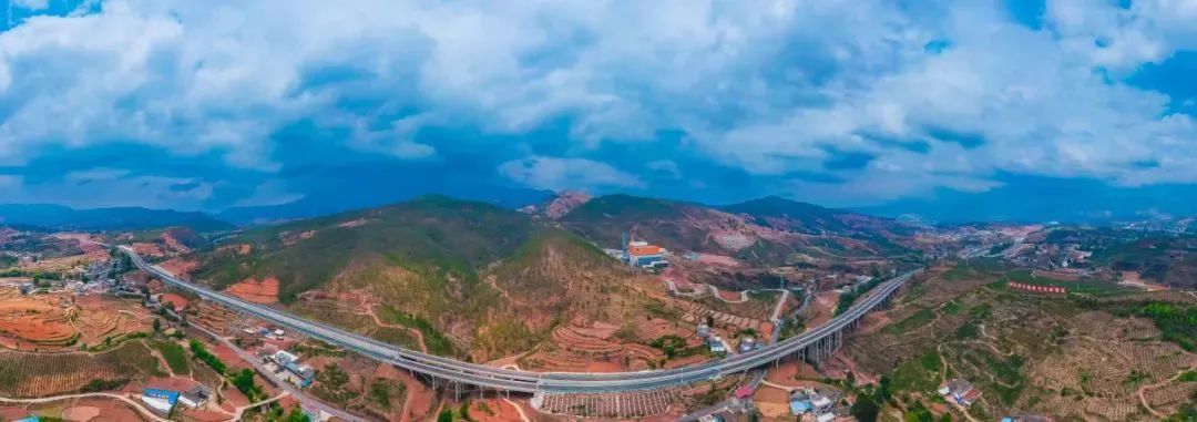 突破10000!四川成为全国第三个高速公路通车里程“破万”省份 突破10000!四川成为全国第三个高速公路通车里程“破万”省份