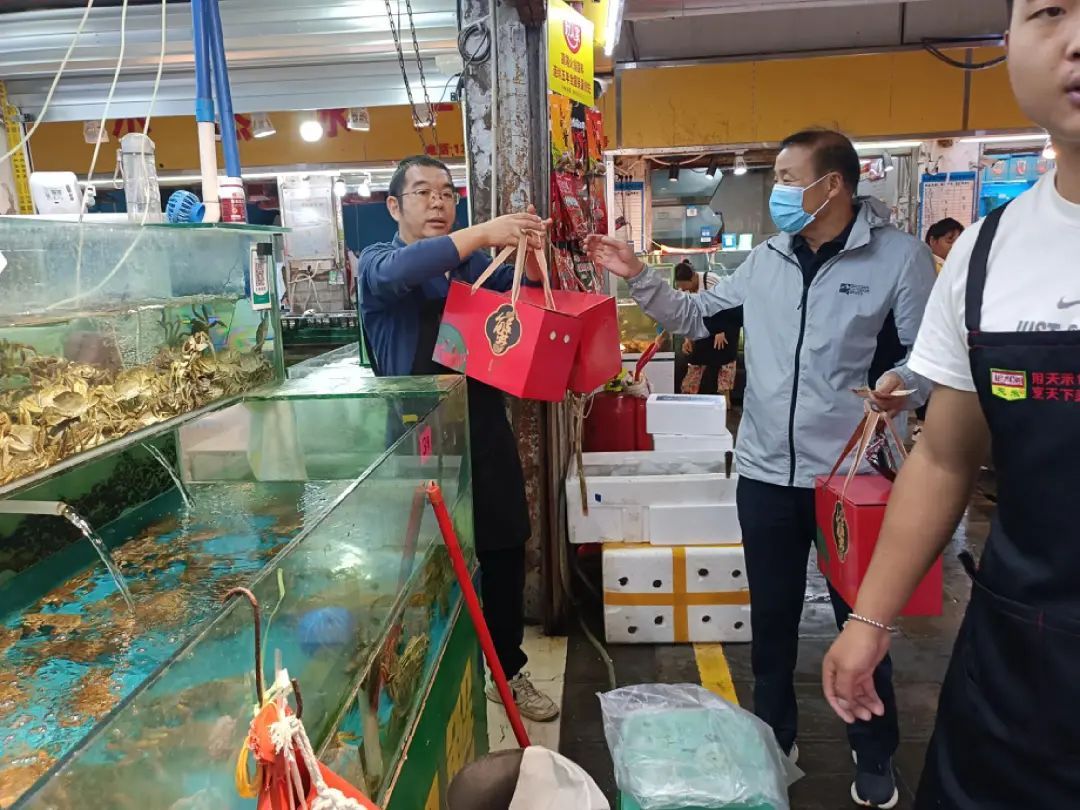 火爆！每天卖200多公斤！很多昆明人爱吃！老板：一天一个价