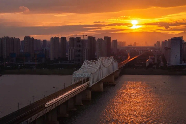 拉风又出片!这些打卡点能拍到绝美高铁风光 拉风又出片!这些打卡点能拍到绝美高铁风光