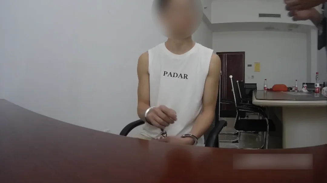 看！这就是“美女姐姐”的真面目！