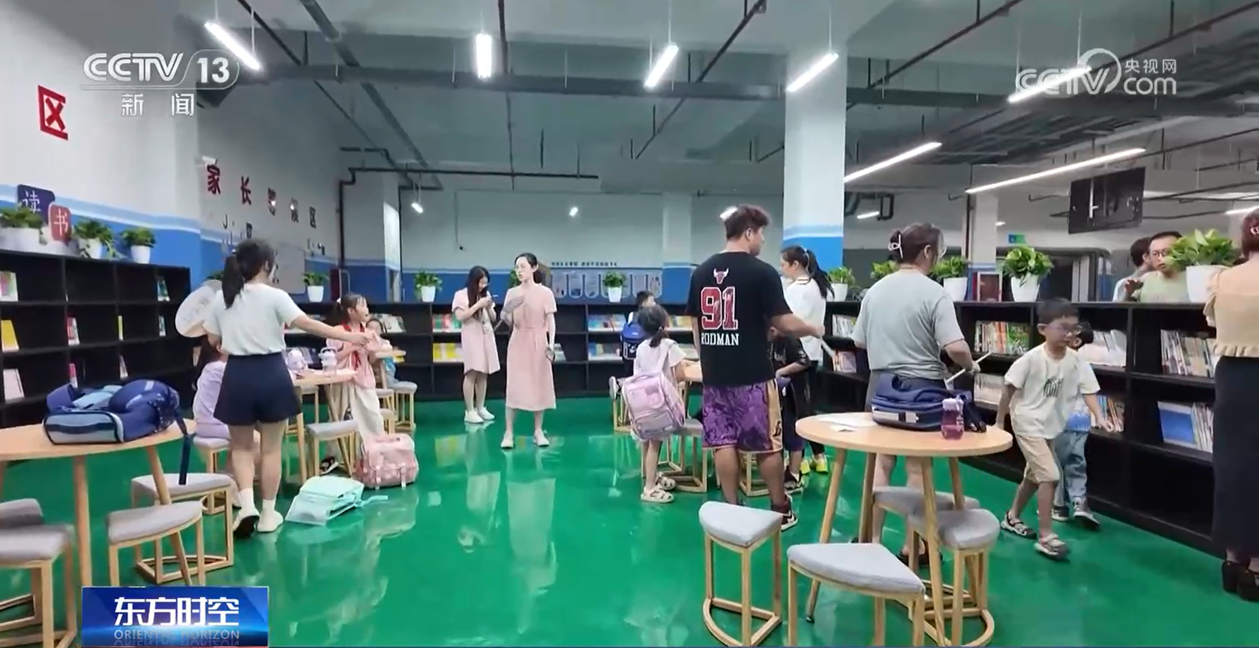 “叫孩大屏”、等候座椅……新型“接娃模式”引关注 冬暖夏凉还配“叫号系统” “叫孩大屏”、等候座椅……新型“接娃模式”引关注 冬暖夏凉还配“叫号系统”