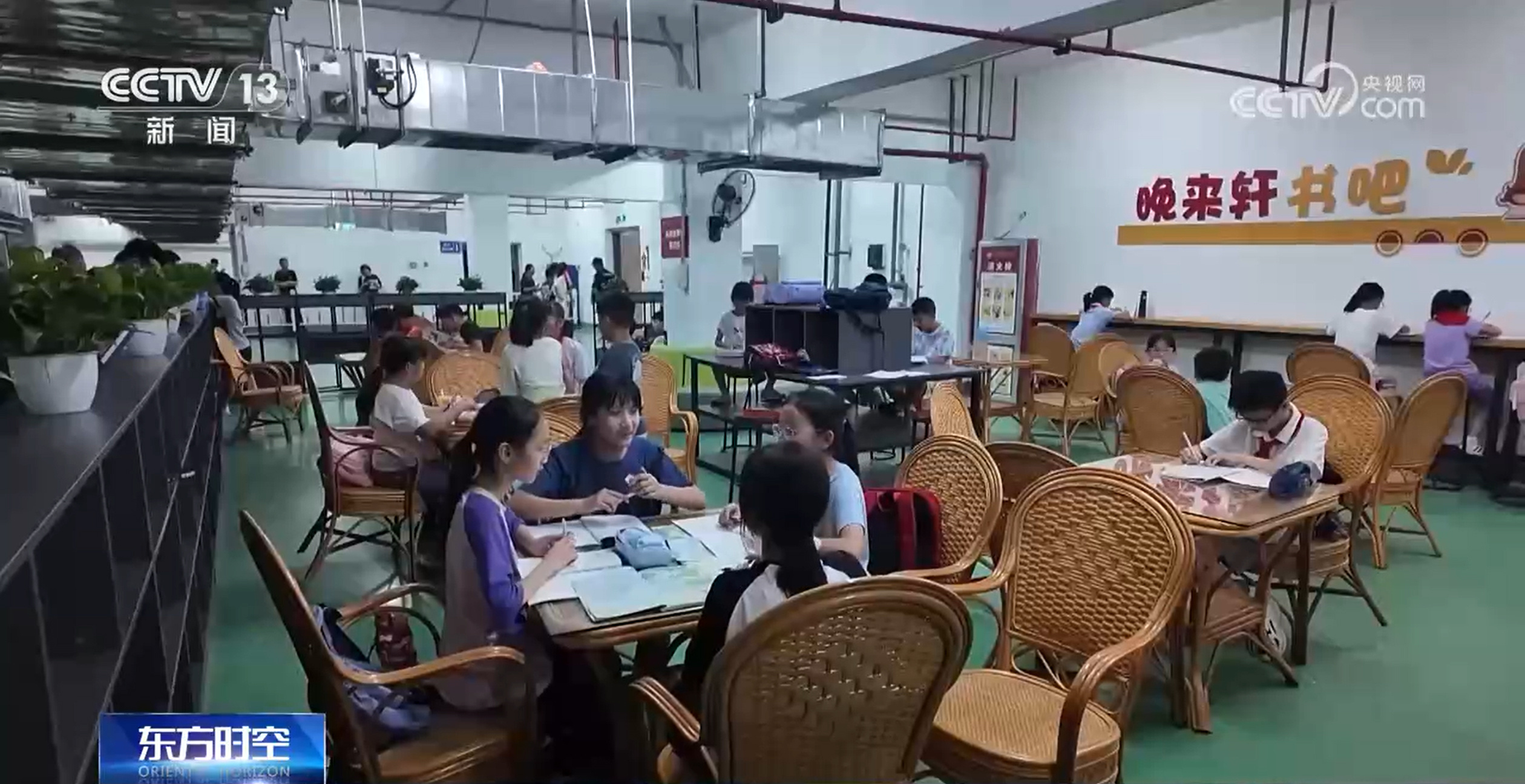 “叫孩大屏”、等候座椅……新型“接娃模式”引关注 冬暖夏凉还配“叫号系统” “叫孩大屏”、等候座椅……新型“接娃模式”引关注 冬暖夏凉还配“叫号系统”