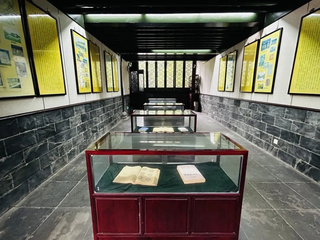 金山文宗阁内,藏着一棵两百多年的“降龙木” 金山文宗阁内,藏着一棵两百多年的“降龙木”