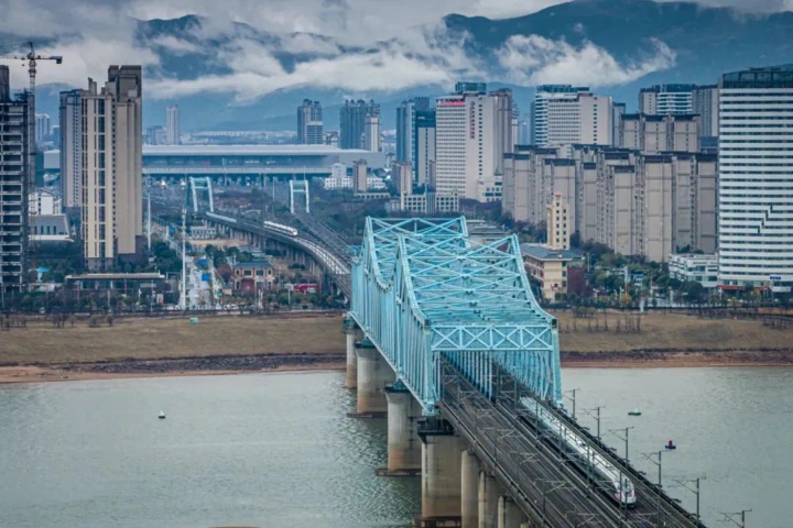 拉风又出片!这些打卡点能拍到绝美高铁风光 拉风又出片!这些打卡点能拍到绝美高铁风光