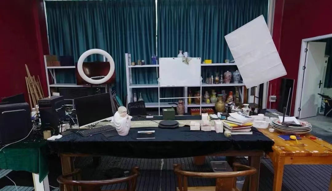 花18万元买下30件，越看越不对劲，真相让他很崩溃......