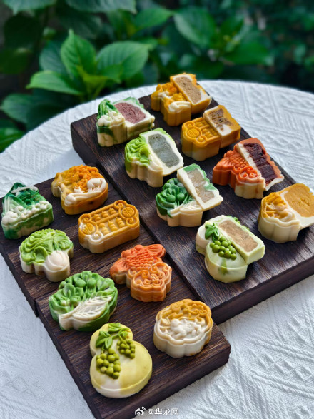榨菜月饼、螺蛳粉月饼、“黑神话”月饼……今年月饼太有趣了 谁是你的“天命之选”？