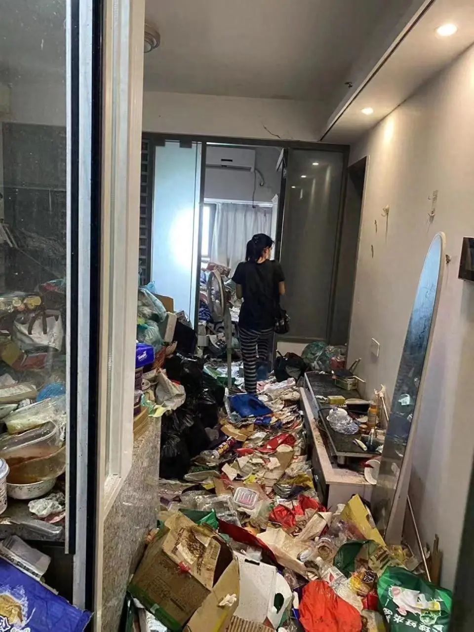 女租客提出退房后失联,房间成“垃圾场”!房东:没想到会这样…… 女租客提出退房后失联,房间成“垃圾场”!房东:没想到会这样……