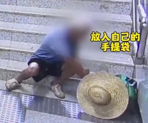 趁人熟睡偷手机?结果正在监控下! 趁人熟睡偷手机?结果正在监控下!