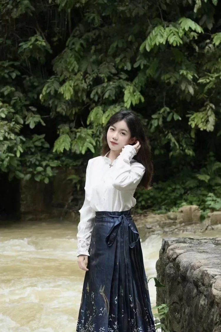 连线“碎花裙女生”刘杨的班主任：她爱笑，遇事很坚强