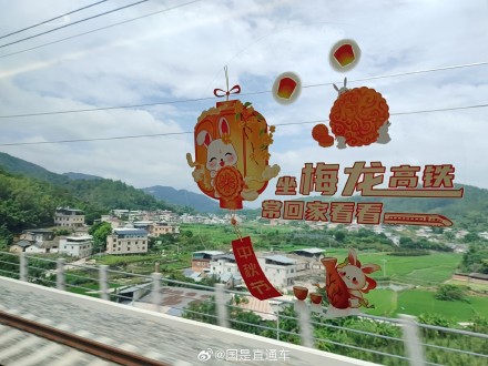 梅龙高铁车厢细节太暖心 梅龙高铁车厢细节太暖心