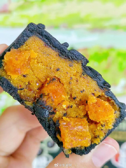 榨菜月饼、螺蛳粉月饼、“黑神话”月饼……今年月饼太有趣了 谁是你的“天命之选”？