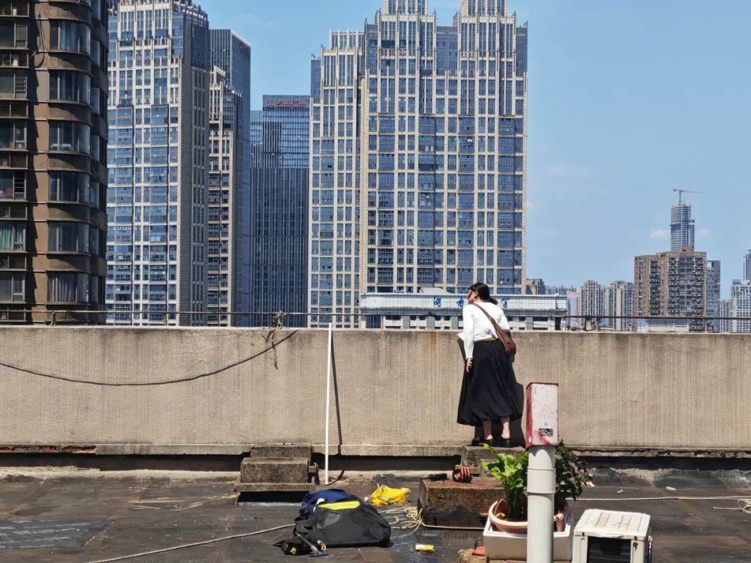 天台救人的00后女特警，曾多次出现在谈判现场！