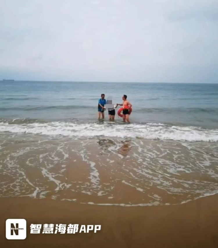 被认定见义勇为!74岁大爷和46岁大哥,在海边救回一条命 被认定见义勇为!74岁大爷和46岁大哥,在海边救回一条命