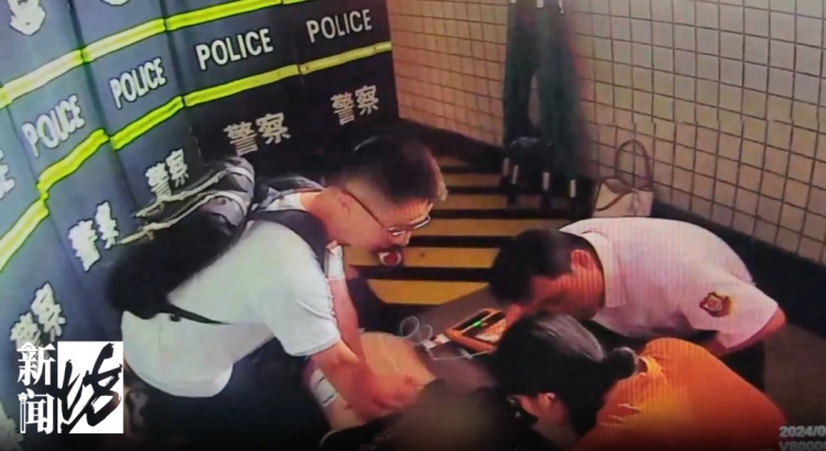 事发上海地铁！男乘客突发疾病，车门一开一帮人冲了上去