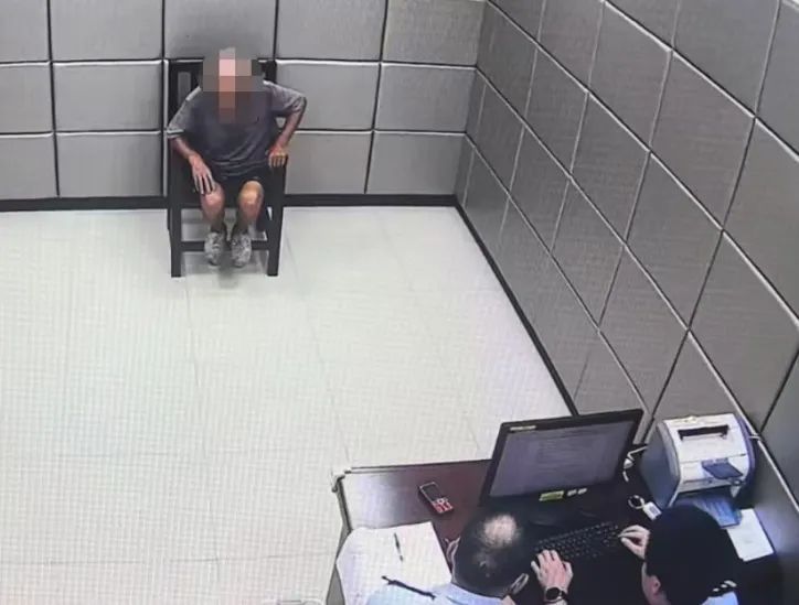 趁人熟睡偷手机?结果正在监控下! 趁人熟睡偷手机?结果正在监控下!