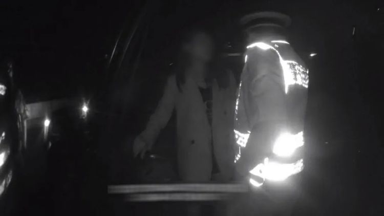 醉驾女子被查，竟要打“市长热线”举报交警
